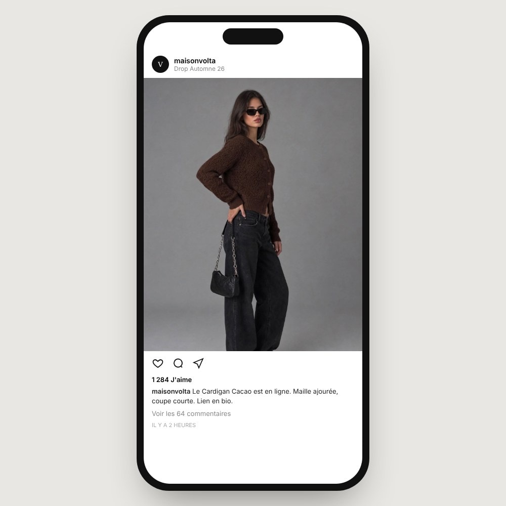Page collection d'un e-shop : six pièces portées par le même mannequin, sur le même fond